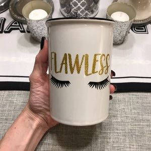 GLAM MAKEUP BRUSH HOLDER